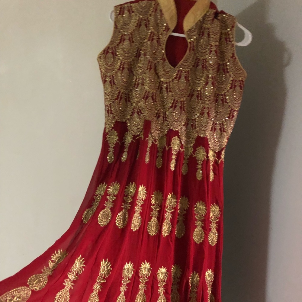 Indian dress (shalwar kameez)